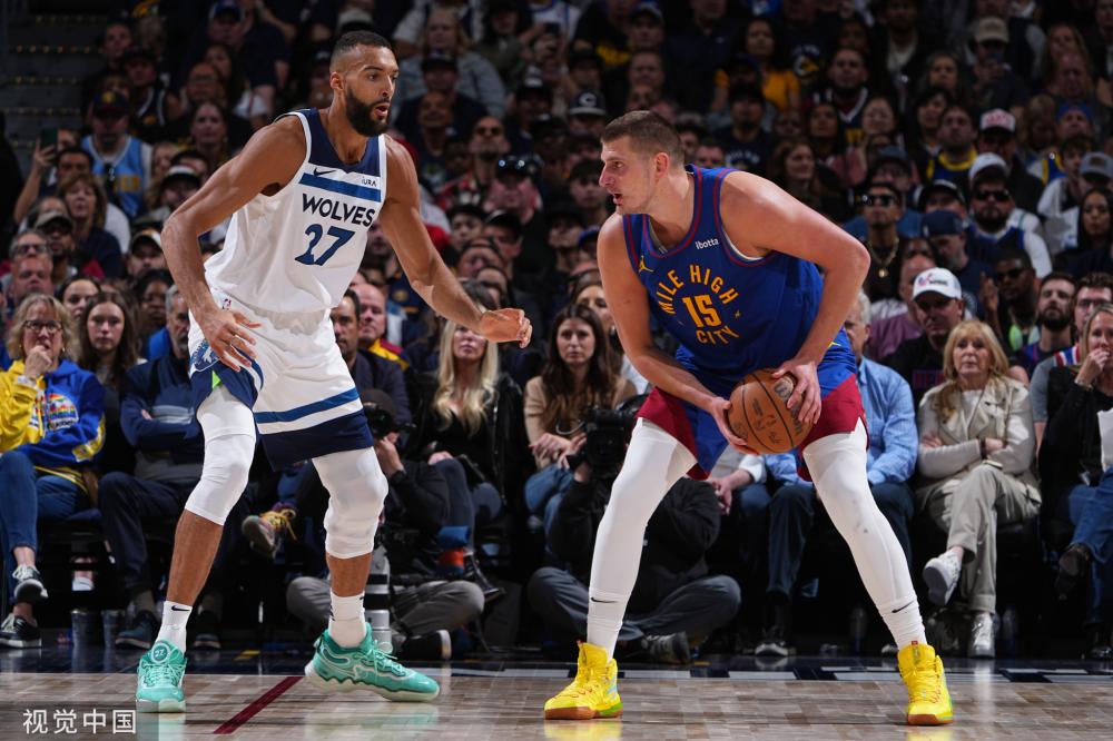 在分析比赛 在分析比赛